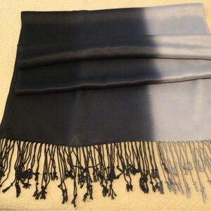🎄🎅 Elegant Black and Gray Scarf with Fringe